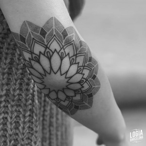 tatuaje-codo-geometria-ferran-torre-logia-barcelona 